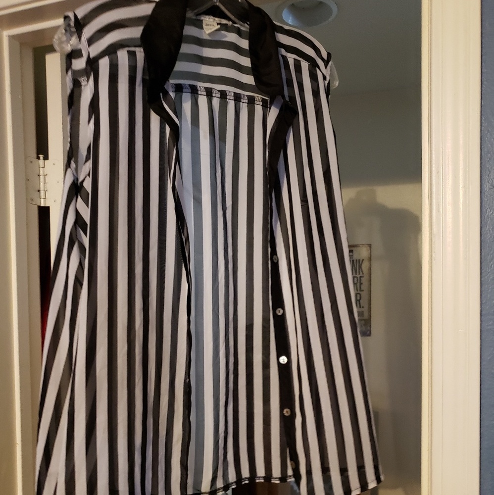 Stripped sleeveless blouse